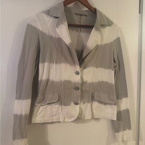 Elegant Women's Gray and White Blazer